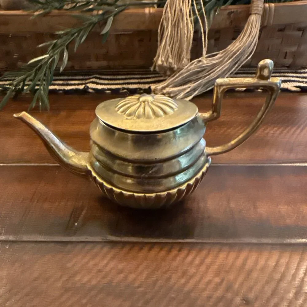 Vintage 1930s Art Deco Brass Teapot Pumpkin Ribbed Tiered Design Made In England